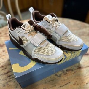Nike Travis Scott Zoom Field Jaxx Light Chocolate 11M